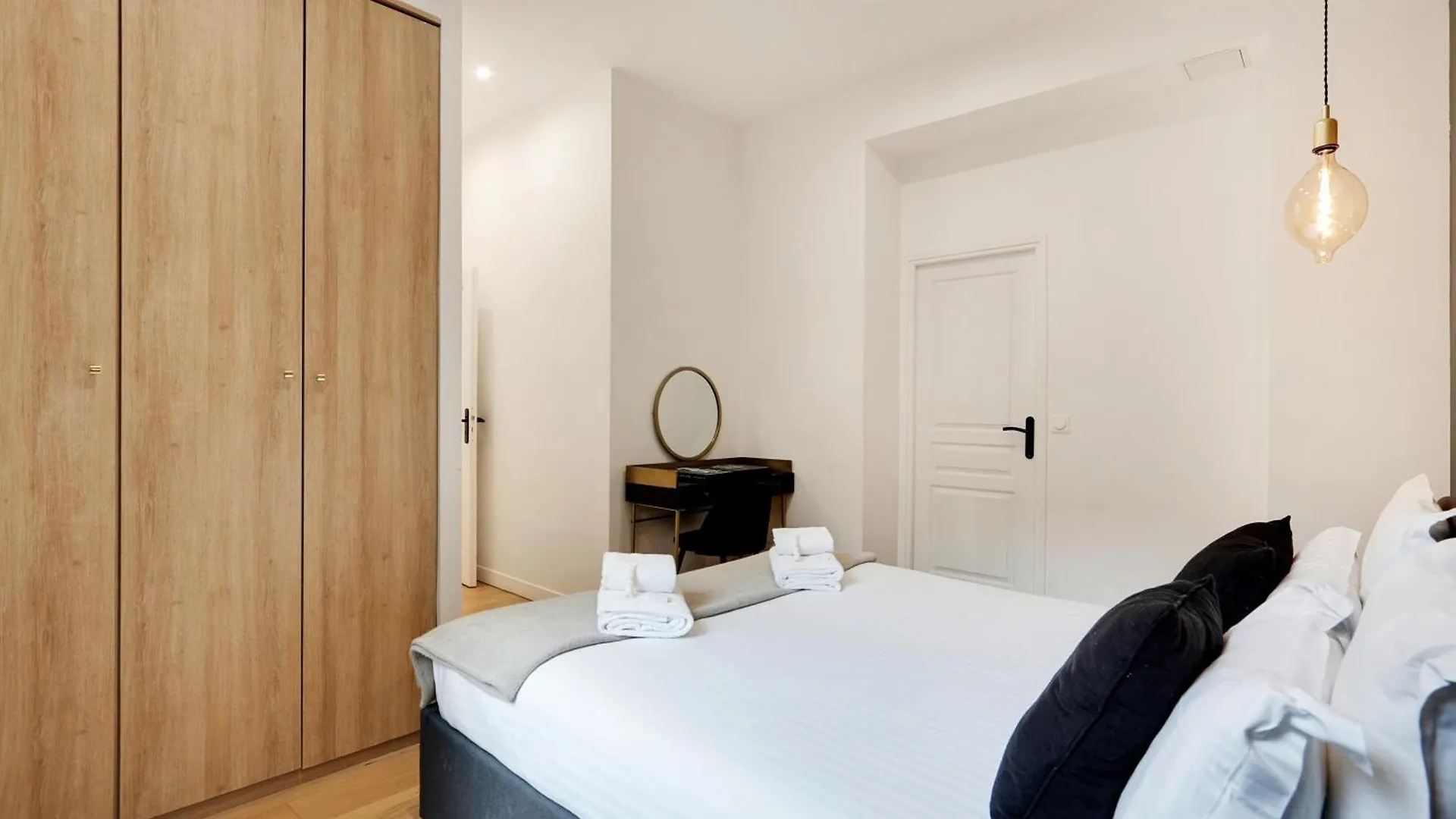 Off Majesti Apartments In Montmartre - Rue Pierre Fontaine Παρίσι