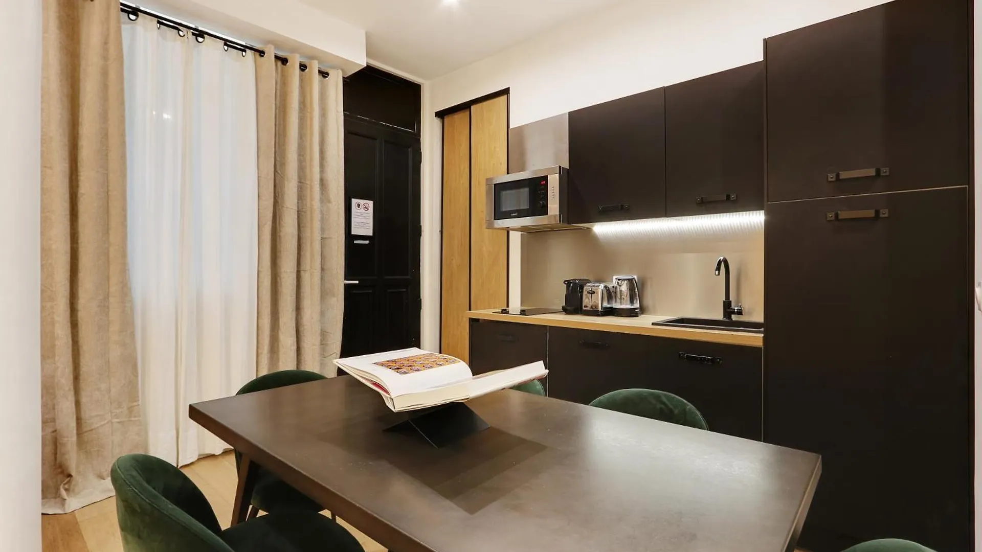 Off Majesti Apartments In Montmartre - Rue Pierre Fontaine Παρίσι