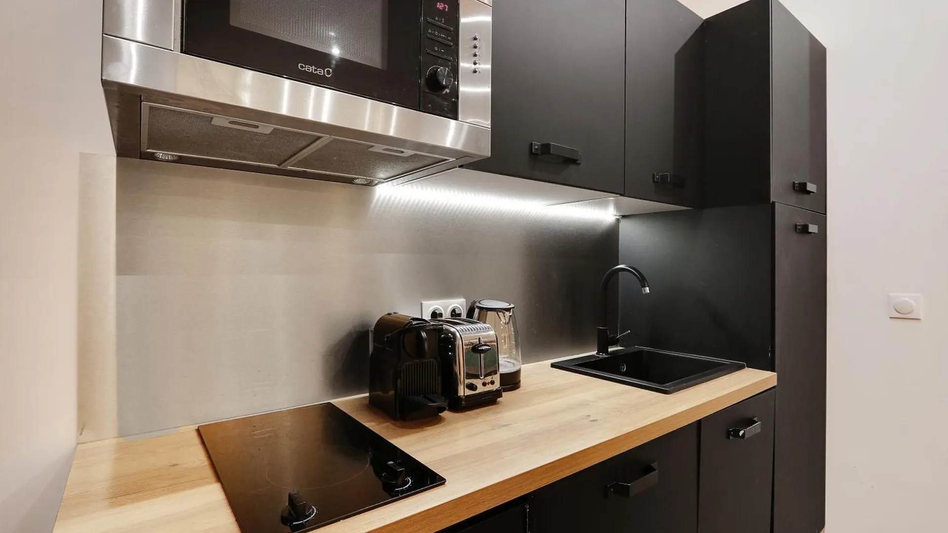 Off Majesti Apartments In Montmartre - Rue Pierre Fontaine Παρίσι