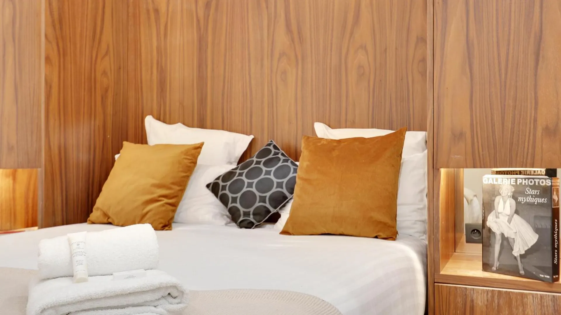Off Majesti Apartments In Montmartre - Rue Pierre Fontaine Παρίσι Γαλλία